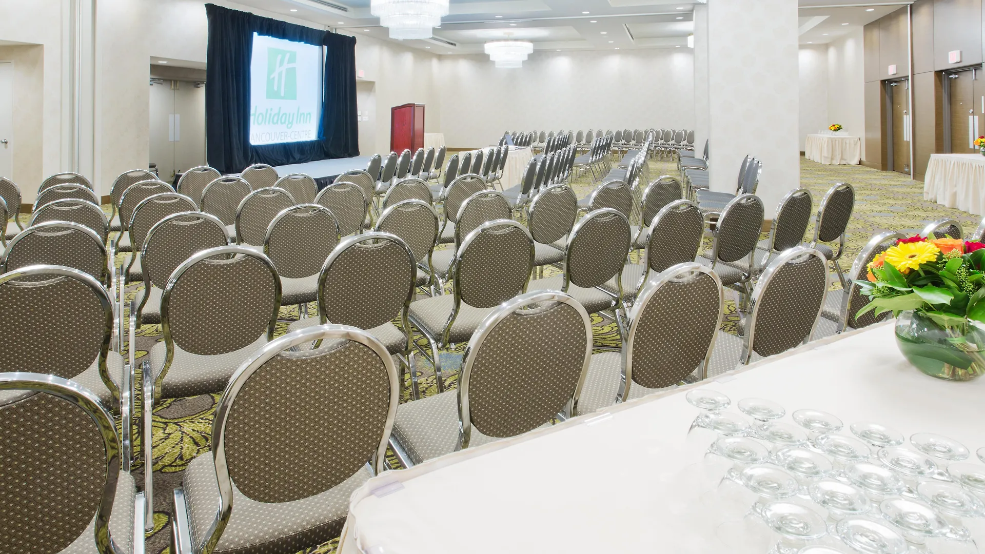 Holiday Inn Vancouver-Centre Broadway By Ihg Hotel Vancouver