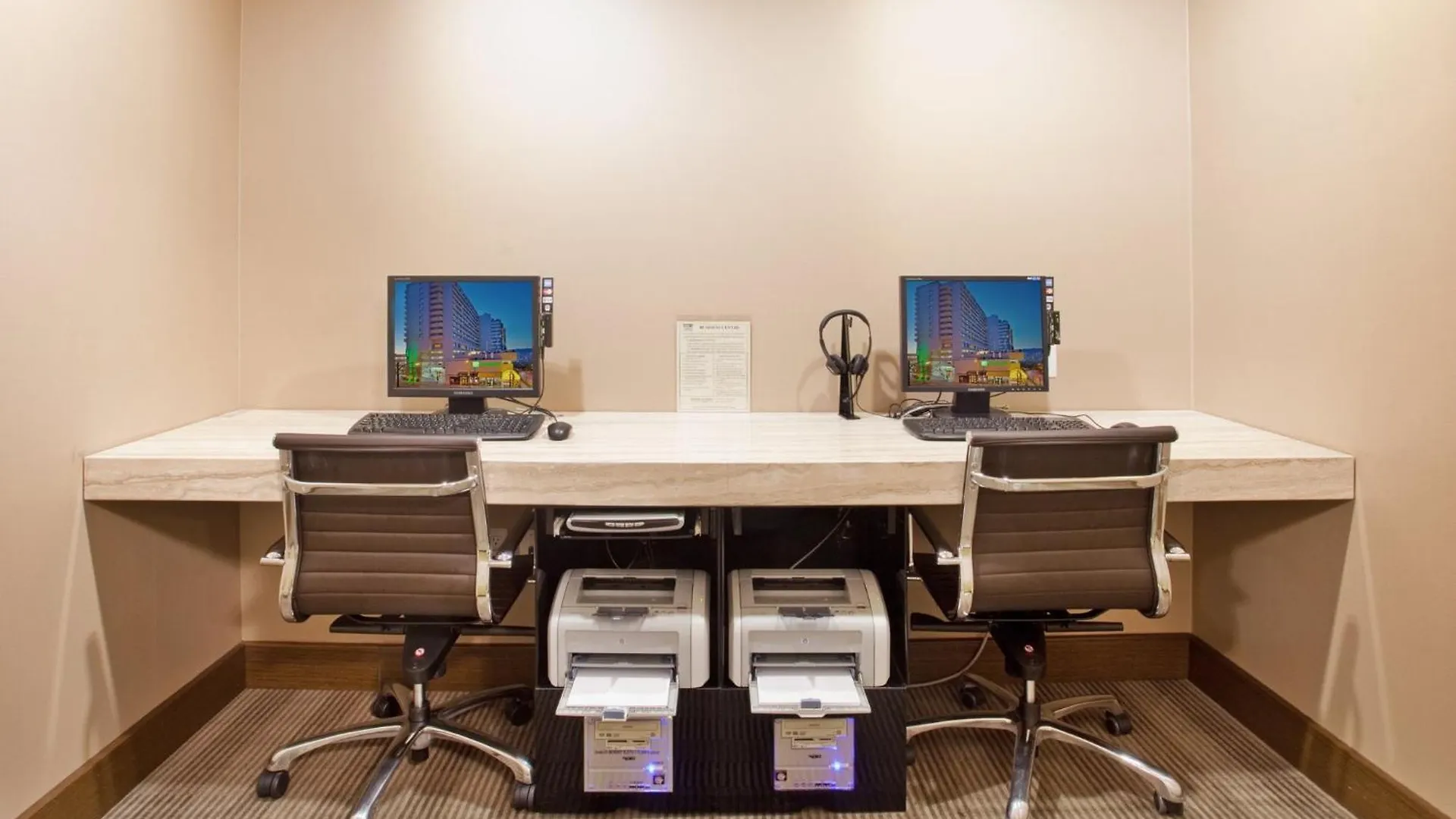 Holiday Inn Vancouver-Centre Broadway By Ihg 3*, Vancouver